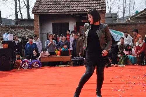 phi cuoi voi hinh anh cac me 