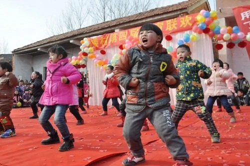 Phì cười với hình ảnh các mẹ “rũ bùn lên sàn“