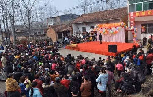 phi cuoi voi hinh anh cac me 