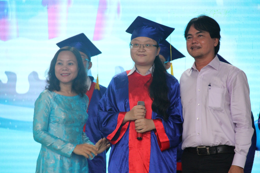 Hạnh phúc vì được sự quan tâm dìu dắt của các thầy cô