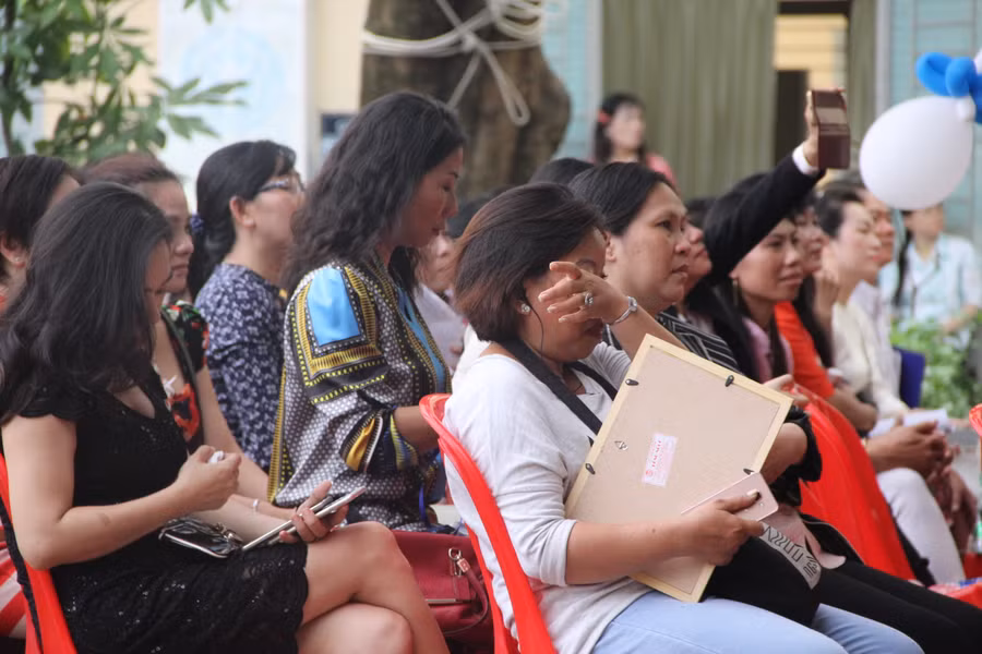 Phụ huynh xúc động với những lời chia sẻ của các con