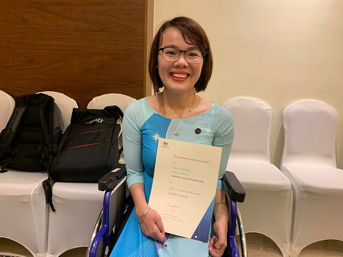 Phan Thị Rát - Học viên khuyết tật của Học bổng Chính phủ Australia. Phan Thị Rát - Học viên khuyết tật của Học bổng Chính phủ Australia.