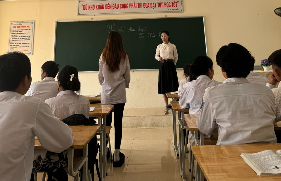 Tiết dạy đầu nghề đã thuộc về dĩ vãng nhưng đối với tôi đó là kỉ niệm để đời. Ảnh: NH.