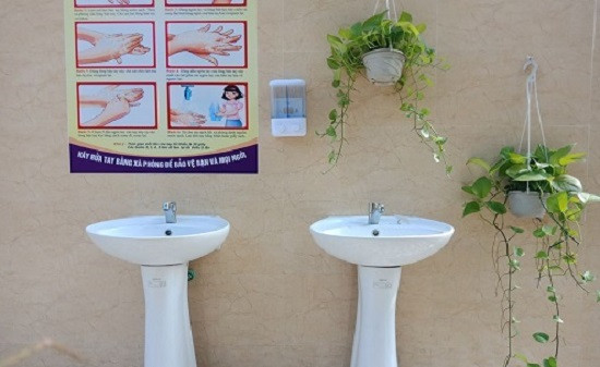 Đây là công trình vệ sinh được Hội cha mẹ học sinh chung tay sửa chữa và tu bổ tặng cho các thầy cô và các con khi bước vào năm học mới. Đây là công trình vệ sinh được Hội cha mẹ học sinh chung tay sửa chữa và tu bổ tặng cho các thầy cô và các con khi bước vào năm học mới.