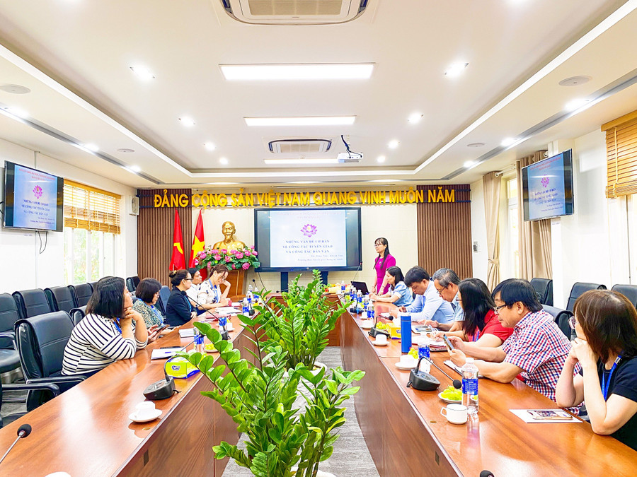 Quang cảnh buổi tập huấn. Quang cảnh buổi tập huấn.