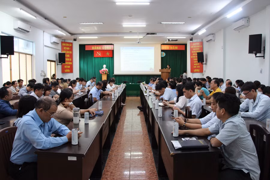 Hội thảo "Công tác đảm bảo an toàn thực phẩm trong quản lý thực phẩm chức năng trên địa bàn năm 2024".