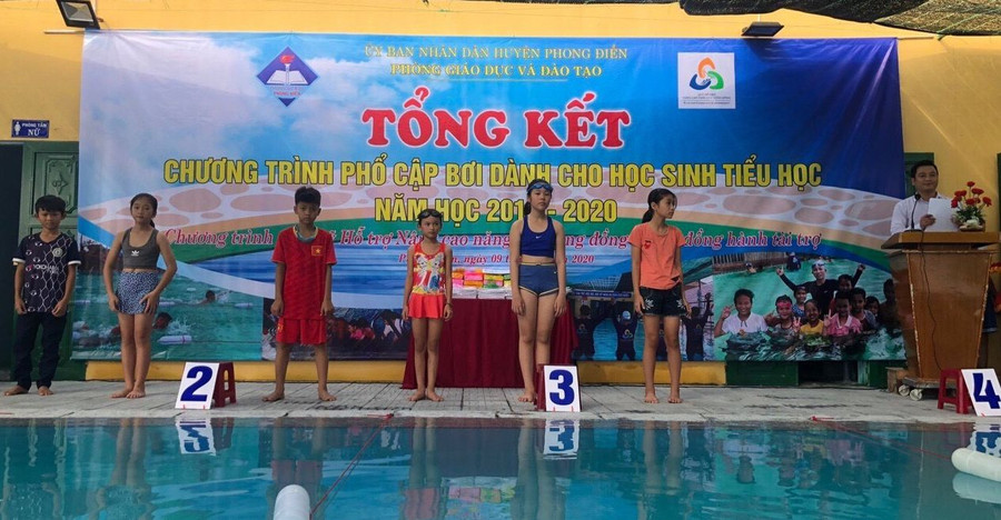 Huyện Phong Điền, Thừa Thiên - Huế tổng kết Chương trình phổ cập bơi dành cho học sinh tiểu học năm học 2019 - 2020.