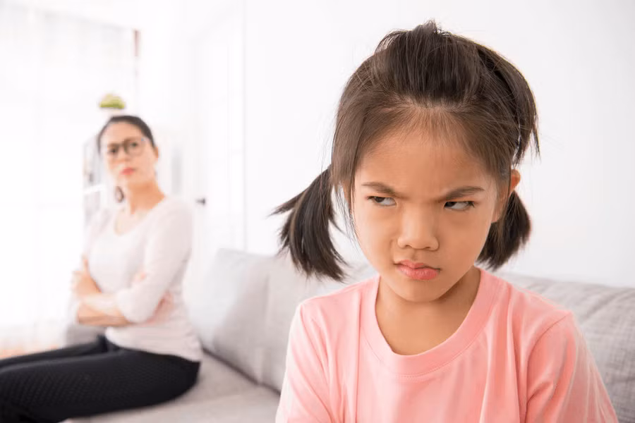 Người lớn cần bình tĩnh và trao cơ hội để trẻ bày tỏ. Ảnh minh họa