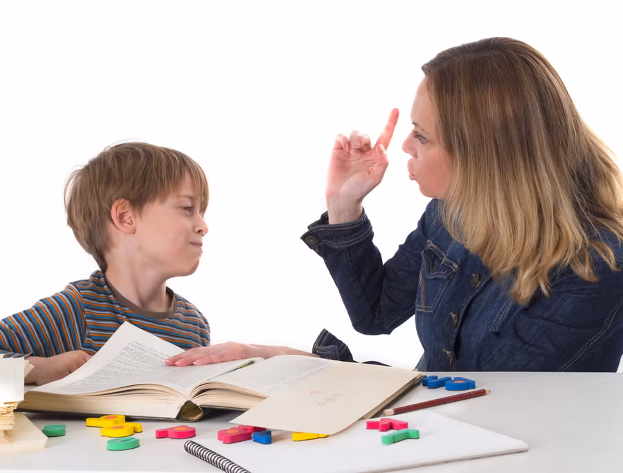 Cha mẹ hãy bình tĩnh thảo luận với trẻ về những gì con muốn.