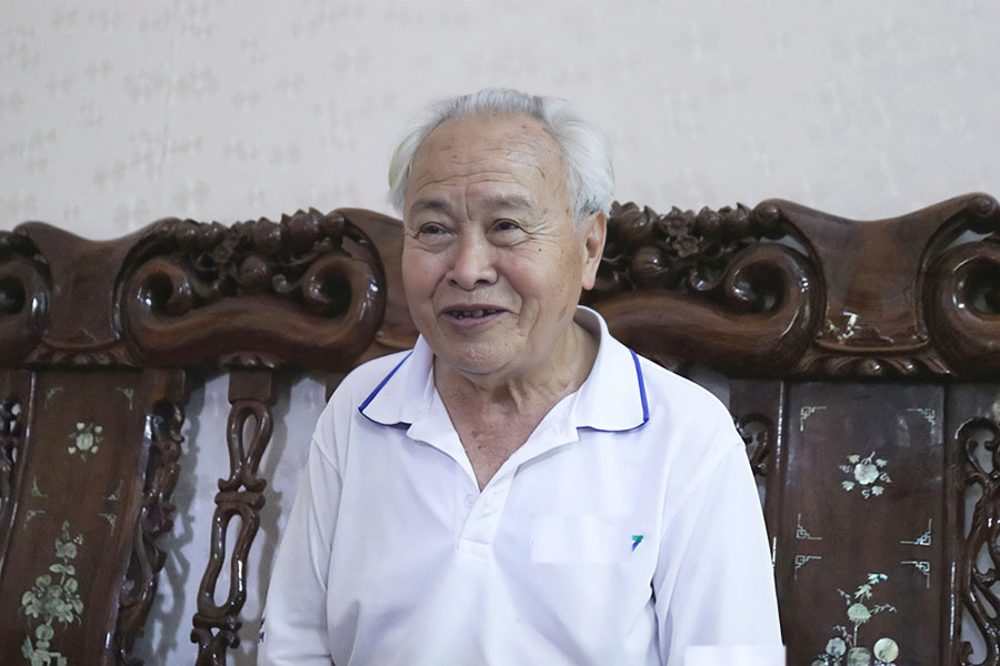 Mặc dù ở tuổi xưa nay hiếm nhưng ông Xuân vẫn còn khỏe mạnh, tinh thần minh mẫn.