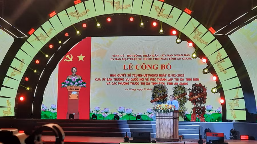 Ông Nguyễn Thanh Bình - Phó Bí thư Tỉnh ủy, Chủ tịch UBND tỉnh An Giang phát biểu chào mừng.