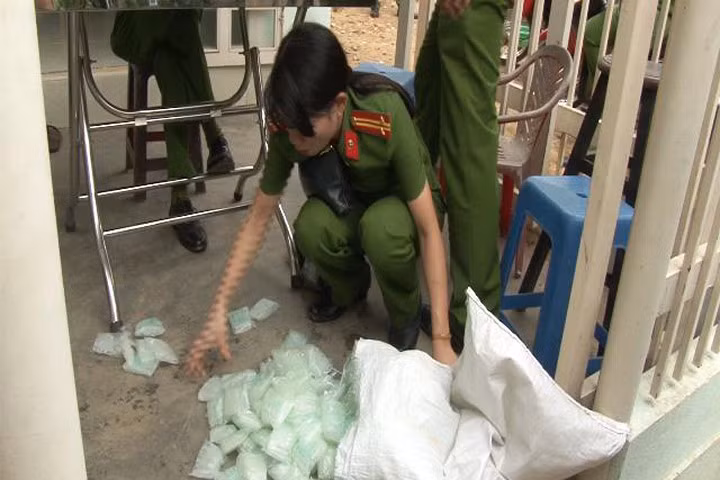 Một cơ sở dùng hóa chất lạ làm giá đỗ