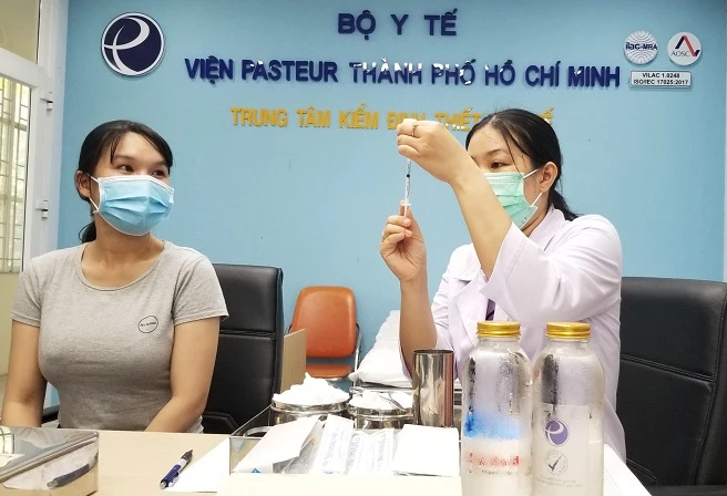 Tiêm vắc-xin phòng Covid-19 là giải pháp phòng vệ tốt nhất.