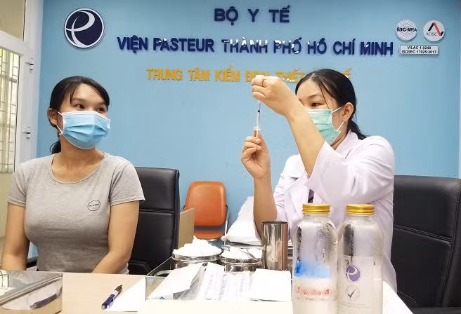 Tiêm vắc-xin phòng Covid-19 là giải pháp phòng vệ tốt nhất.