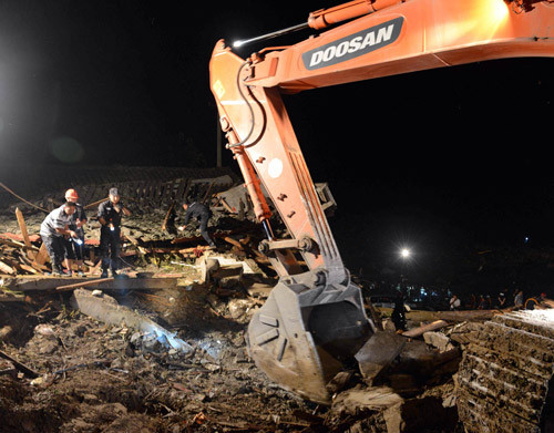 Lở đất ở Trung Quốc, 7 người chết, 20 người mất tích ảnh 1