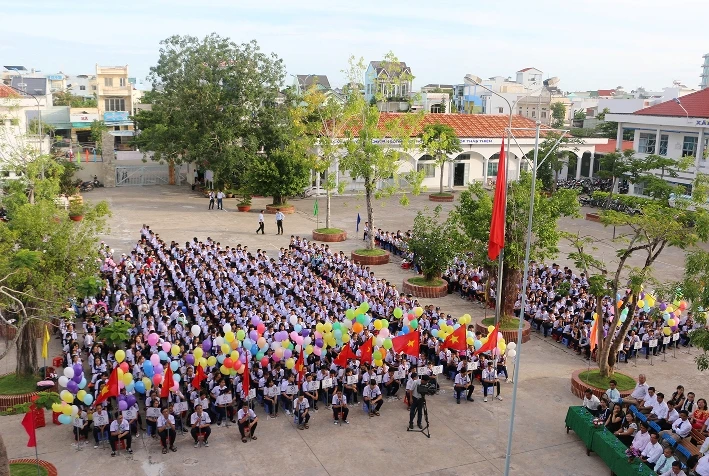 HS Trường THPT chuyên Bạc Liêu trong ngày khai giảng. Ảnh: Đ. Đồng.