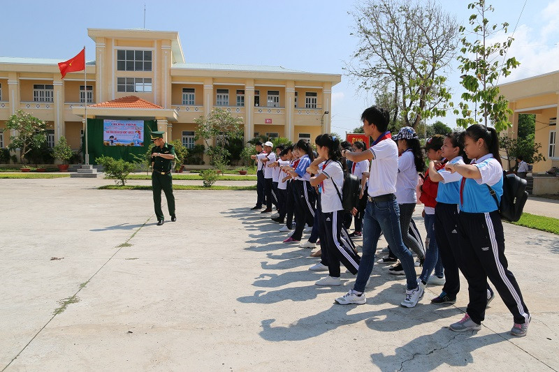 Học điều lệnh đội ngũ. Học điều lệnh đội ngũ.