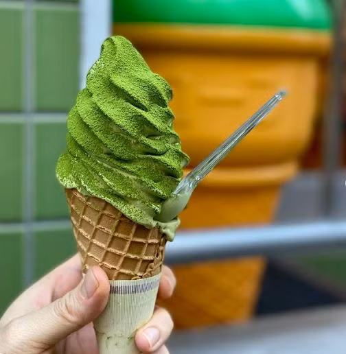 Thực khách thi nhau thử món kem... cứ ăn là "sặc" ảnh 1