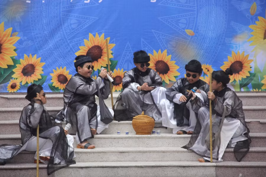 Tiểu phẩm Thầy bói xem voi của học sinh khối 6