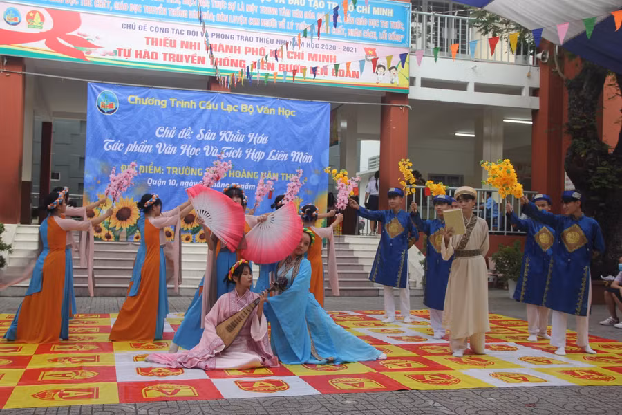 Trích đoạn Cảnh ngày xuân của lớp 9/3