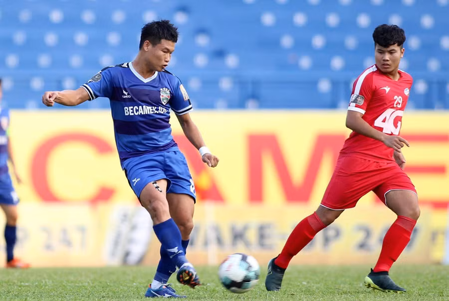 Đông Triều đang thi đấu trong màu áo CLB Bình Dương theo dạng cho mượn từ HAHL.