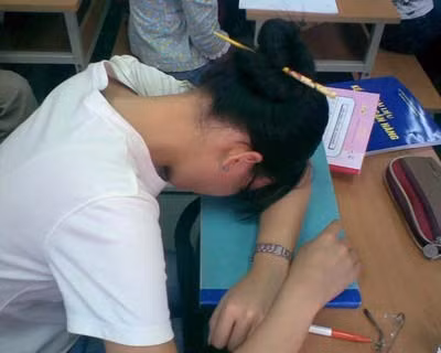 Teen mất ngủ dễ lạm dụng chất gây nghiện và nghiện sex