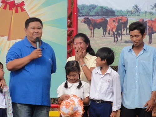 Loạt ảnh Minh Béo được bà con nông dân yêu thích hình ảnh 10 loat anh minh beo duoc ba con nong dan yeu thich hinh anh 10