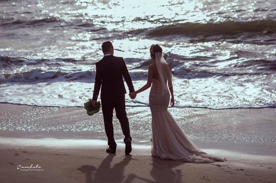 a hau tra my chi 90 trieu cho chiec vay cuoi cup nguc hinh anh 6