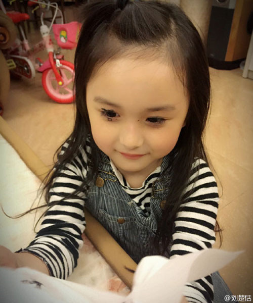 Cười té ghế với những tai nạn son phấn do bé yêu gây ra ảnh 1 cuoi te ghe voi nhung tai nan son phan do be yeu gay ra - 1