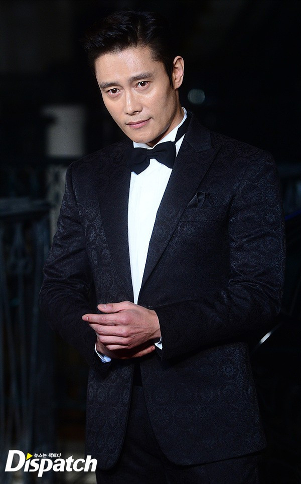 Sao Hoa ngữ mặc hở hang lấn lướt Thư Kỳ, Cao Viên Viên trên thảm đỏ ảnh 7