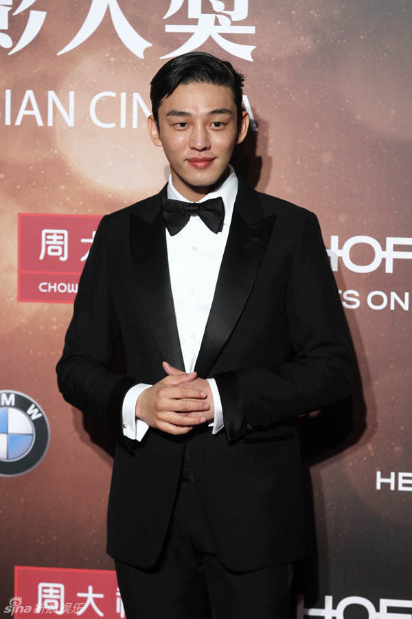 Sao Hoa ngữ mặc hở hang lấn lướt Thư Kỳ, Cao Viên Viên trên thảm đỏ ảnh 10