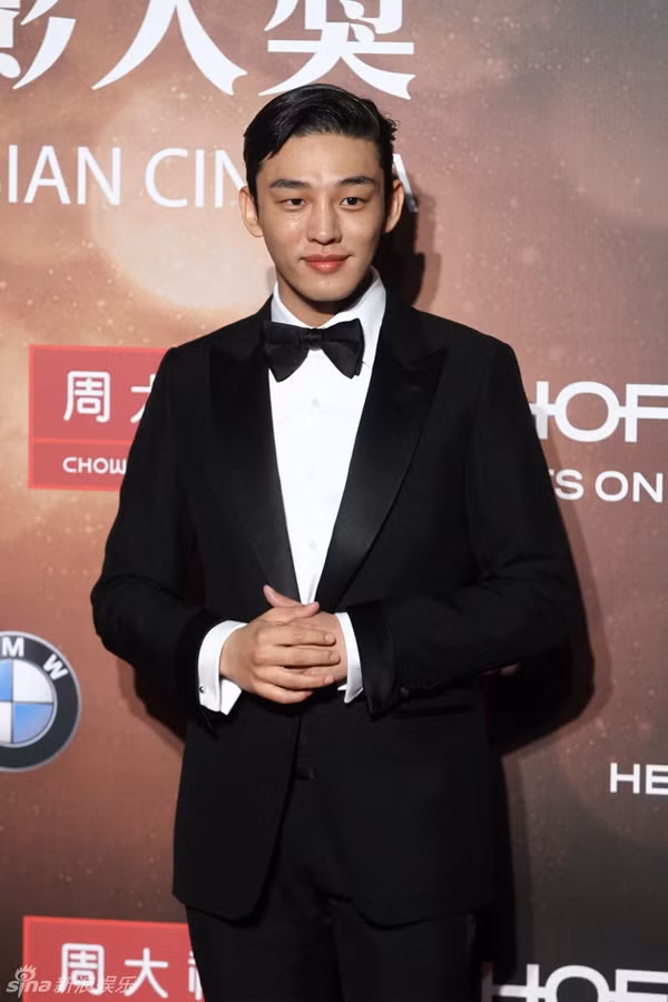 Sao Hoa ngữ mặc hở hang lấn lướt Thư Kỳ, Cao Viên Viên trên thảm đỏ ảnh 10