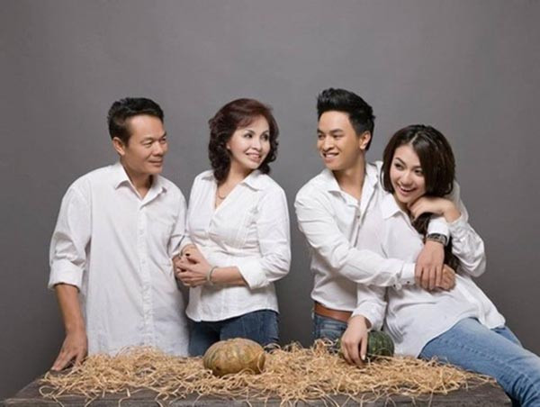 Ít ai biết người đàn ông quen mặt này là anh trai Hồng Quế ảnh 4 Trong gia đình, Lý Chí Huy là người con hiếu thảo, người anh trai mẫu mực và sống có trách nhiệm.