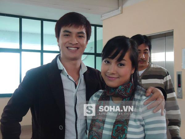 Ít ai biết người đàn ông quen mặt này là anh trai Hồng Quế ảnh 3 Với lợi thế ngoại hình và khả năng diễn xuất được đào tạo bài bản, dù chưa đóng quá nhiều phim, xong lần góp vai nào Lý Chí Huy cũng nhận được sự quan tâm nhất định của công chúng.