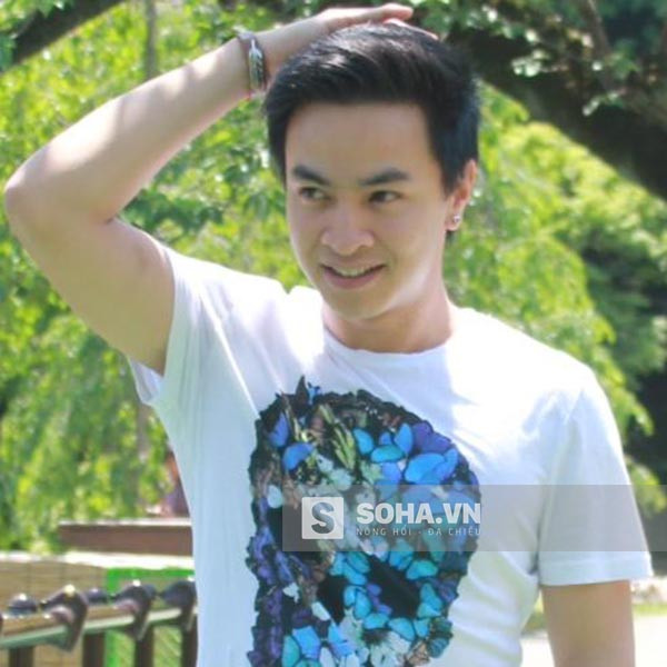 Ít ai biết người đàn ông quen mặt này là anh trai Hồng Quế ảnh 2 Giống như em gái, Lý Chí Huy là người sở hữu gương mặt dễ nhìn, bắt mắt.