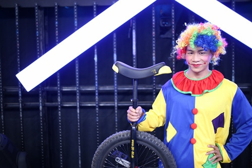 Việt Hương, Trấn Thành nói mỉa nhau trên sân khấu ảnh 5 Việt Hương, Trấn Thành nói mỉa nhau trên sân khấu ảnh 5