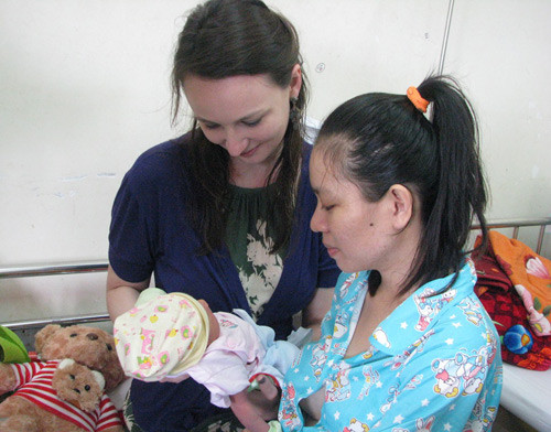 Những ca sinh con "thót tim" trên độ cao hàng nghìn mét ảnh 1 nhung ca sinh con