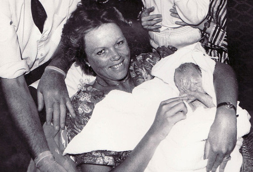 Những ca sinh con "thót tim" trên độ cao hàng nghìn mét ảnh 4 nhung ca sinh con