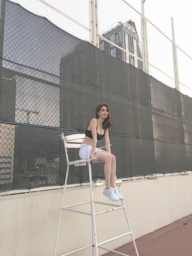 “Tá hỏa” trước hình ảnh của Ngọc Trinh ảnh 2 “Tá hỏa” trước hình ảnh của Ngọc Trinh ảnh 2