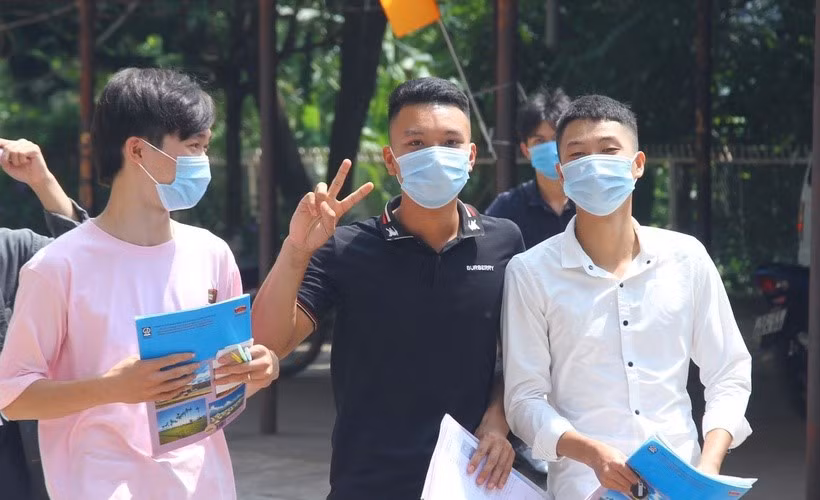 Thí sinh tại điểm thi Trường THPT Đình Lập (Hội đồng thi Sở GD&ĐT Lạng Sơn) tự tin với kết quả bài thi tổ hợp. Ảnh: Bá Hải