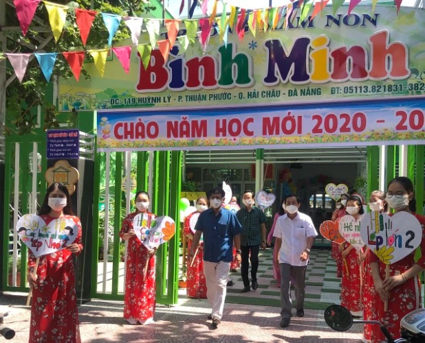 Giáo viên Trường Mầm non Bình Minh chuẩn bị cho ngày khai giảng trực tuyến. 