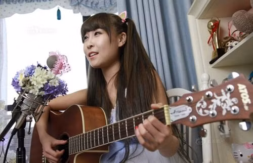 can canh cuoc song cua nu ca si ao duoc yeu thich hinh anh 3