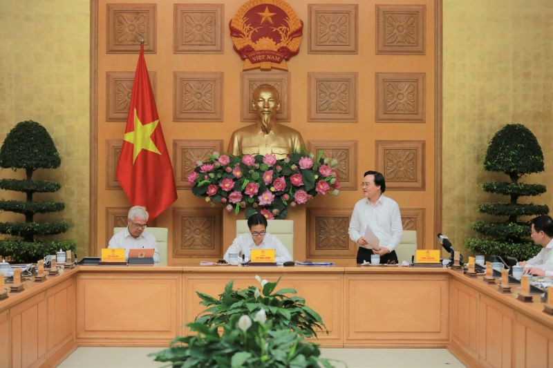 Bộ trưởng Bộ GD&ĐT Phùng Xuân Nhạ phát biểu tại cuộc họp Bộ trưởng Bộ GD&ĐT Phùng Xuân Nhạ phát biểu tại cuộc họp
