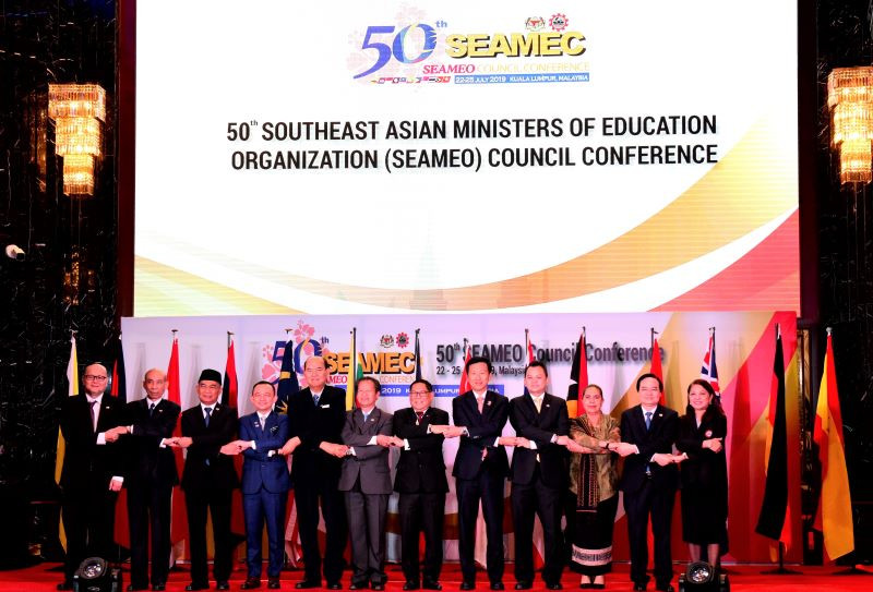 Bộ trưởng Bộ GD&ĐT Phùng Xuân Nhạ cùng Bộ trưởng Giáo dục các nước ASEAN Bộ trưởng Bộ GD&ĐT Phùng Xuân Nhạ cùng Bộ trưởng Giáo dục các nước ASEAN
