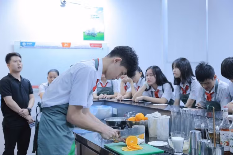 Bên cạnh học THPT cũng còn nhiều cơ hội học tập cho học sinh sau khi tốt nghiệp THCS.