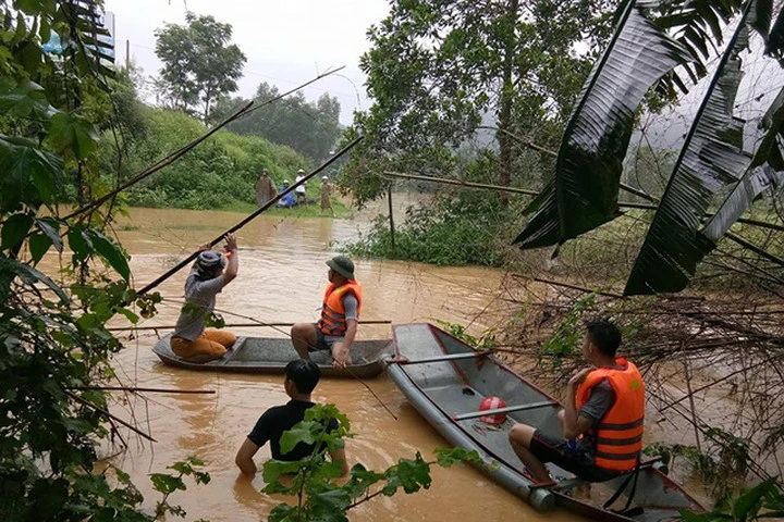 Mưa lớn, cụ ông 70 tuổi ở Hà Tĩnh bị nước lũ cuốn trôi