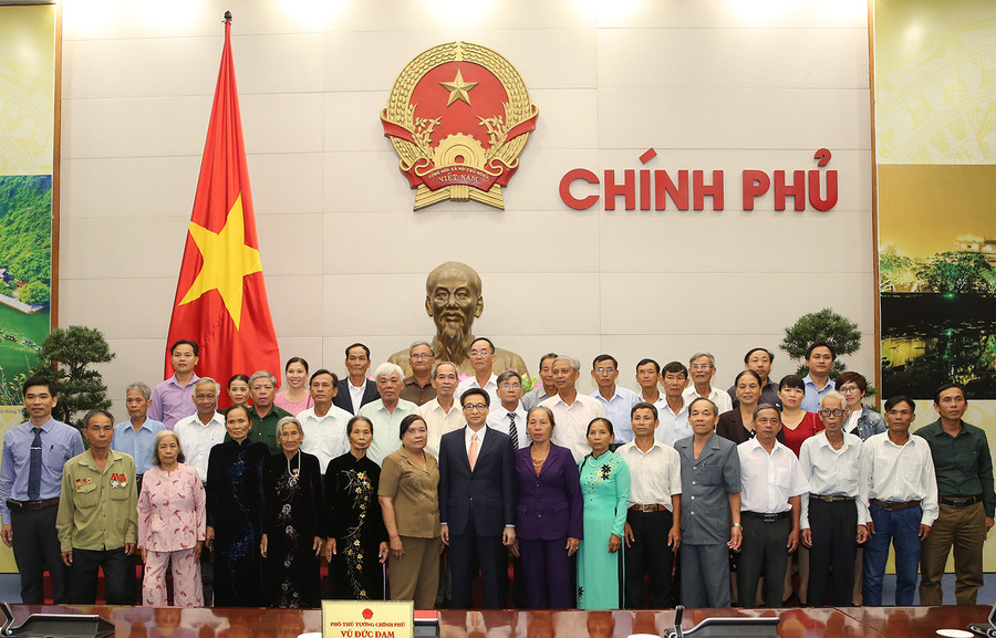 Phó Thủ tướng và đoànđại biểu người có công huyện Phú Ninh, tỉnh Quảng Nam. Ảnh: VGP/Tuấn Minh Phó Thủ tướng và đoànđại biểu người có công huyện Phú Ninh, tỉnh Quảng Nam. Ảnh: VGP/Tuấn Minh