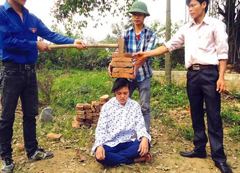 Một màn biểu diễn thường thấy của Thất Sơn Thần Quyền. Một màn biểu diễn thường thấy của Thất Sơn Thần Quyền.
