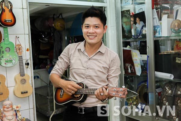 Anh chia sẻ những lúc rảnh rỗi vẫn phụ giúp bố mẹ công việc đã gắn liền với gia đình trong suốt 40 năm. Anh chia sẻ những lúc rảnh rỗi vẫn phụ giúp bố mẹ công việc đã gắn liền với gia đình trong suốt 40 năm.
