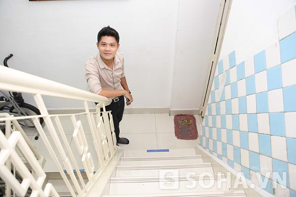 Với lí do phòng riêng của vợ chồng đang sửa chữa lại vì thế Nguyễn Văn Chung chỉ bật mí thêm không gian làm việc và phòng ngủ của con gái. Với lí do phòng riêng của vợ chồng đang sửa chữa lại vì thế Nguyễn Văn Chung chỉ bật mí thêm không gian làm việc và phòng ngủ của con gái.